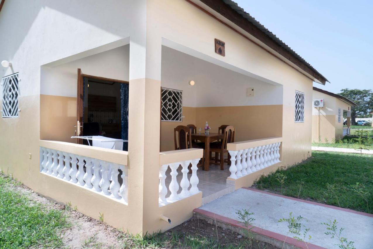Kunta Kinteh Beach Complex Коту Екстер'єр фото